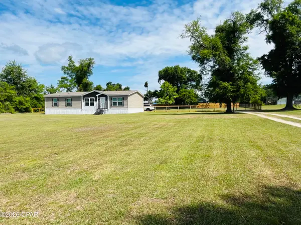 4899 Davis Drive, Marianna, FL 32446