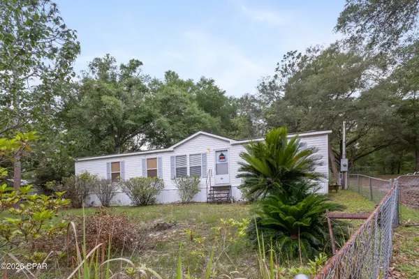 63 Cherokee Circle, Defuniak Springs, FL 32433