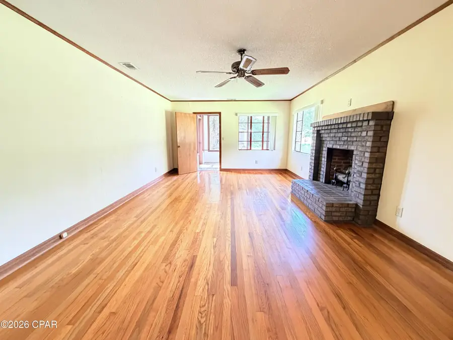 2046 Finley Avenue, Grand Ridge, FL 32442 - #2