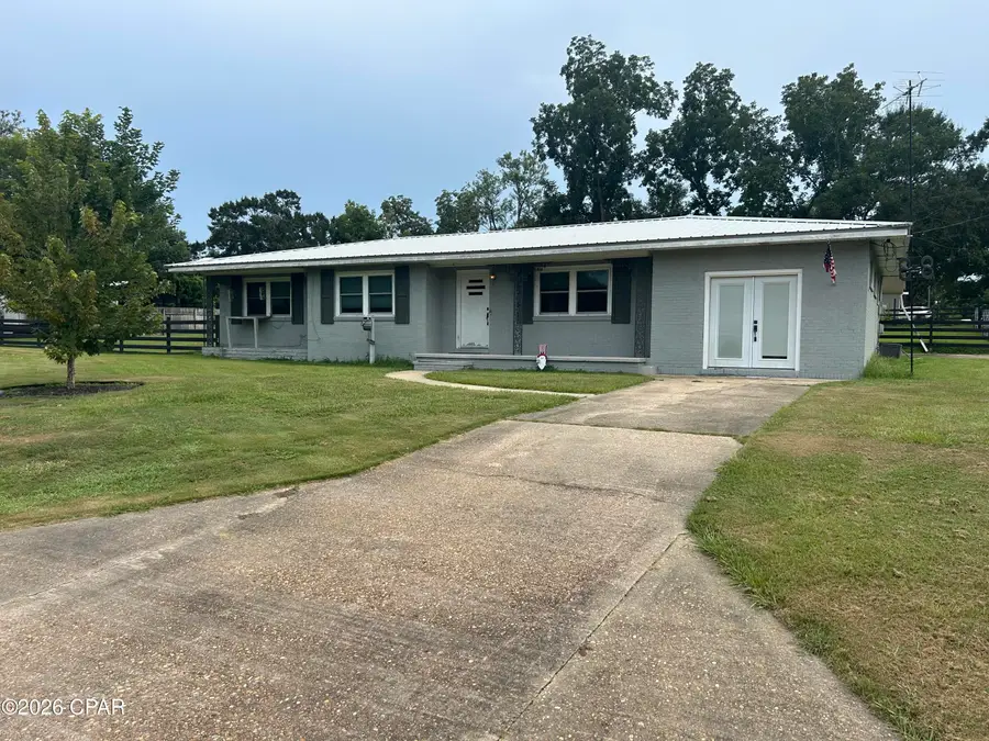 402 E Iowa Avenue, Bonifay, FL 32425 - #2