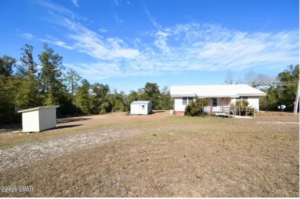 995 Highlands Circle, Alford, FL 32420