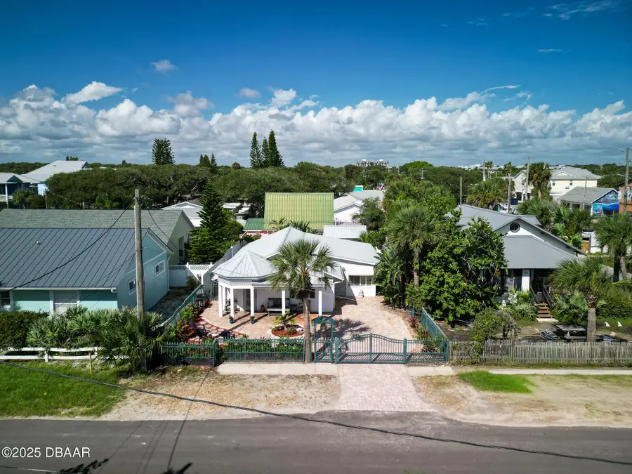 202 S Cooper Street, New Smyrna Beach, FL 32169 - #3