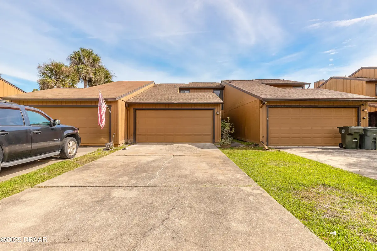 120 Lakewood Village Circle, Daytona Beach, FL 32119 - Image #1