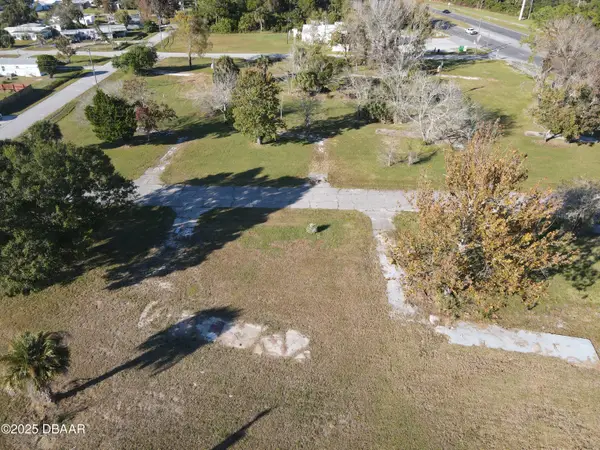 117 Center Street, Oak Hill, FL 32759