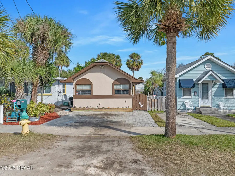 135 S Hollywood Avenue, Daytona Beach, FL 32118 - Image #2