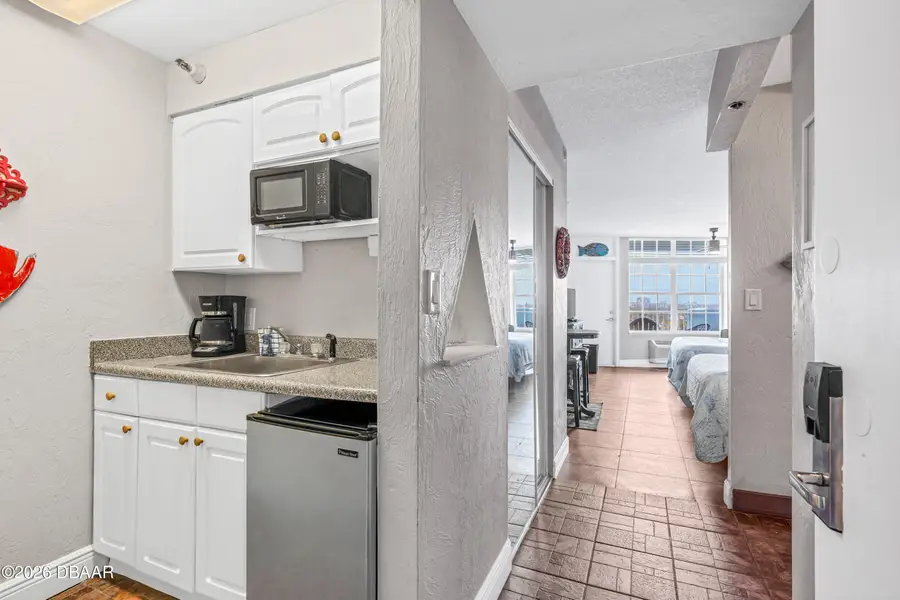 313 S Atlantic Avenue, Daytona Beach, FL 32118 - #3