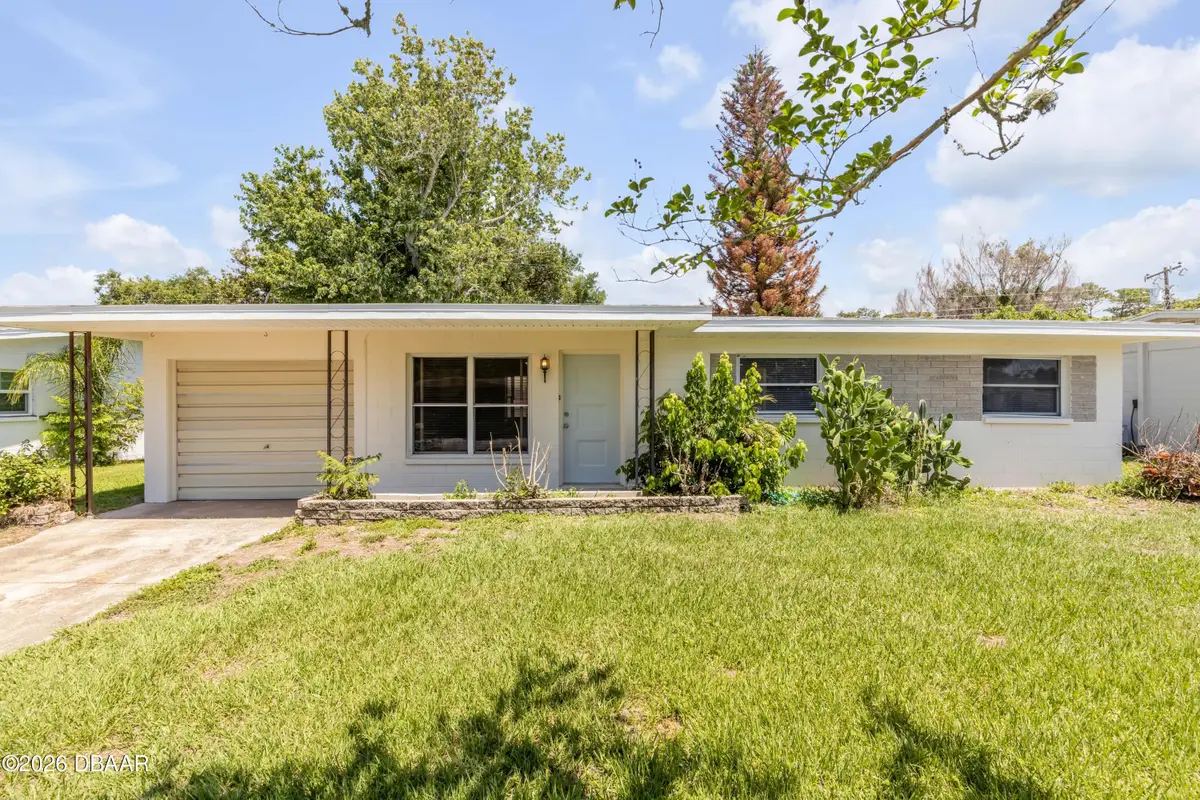 592 Brook Circle, South Daytona, FL 32119 - #1