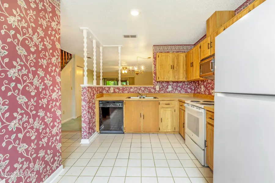 184 W Sandalwood Court, Daytona Beach, FL 32119 - #3