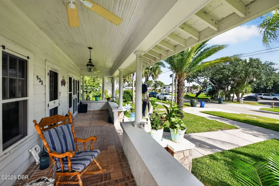 933 N Oleander Avenue, Daytona Beach, FL 32118 - #3
