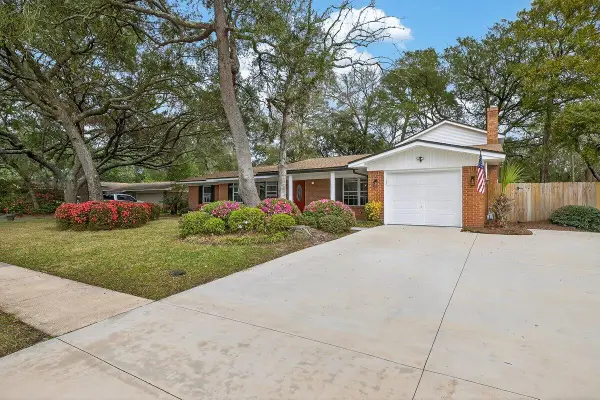 606 NE Merioneth Drive, Fort Walton Beach, FL 32547