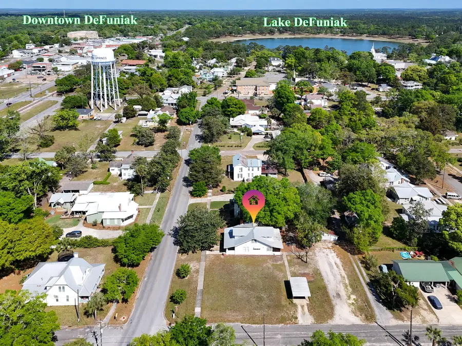 82 E Live Oak Avenue, Defuniak Springs, FL 32435 - #2