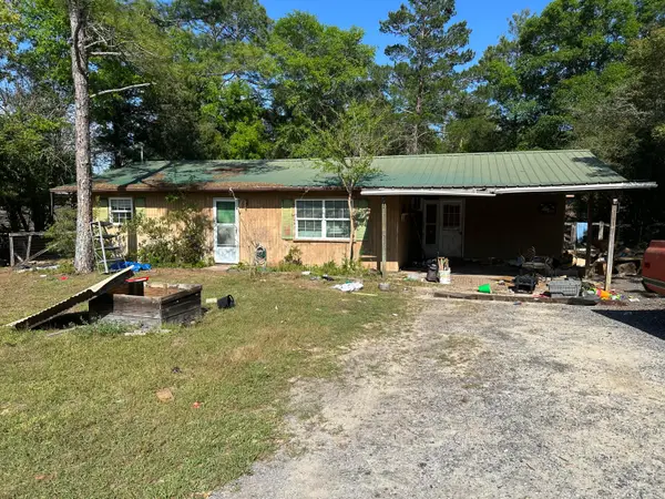 112 Pansy Lane, DeFuniak Springs, FL 32433
