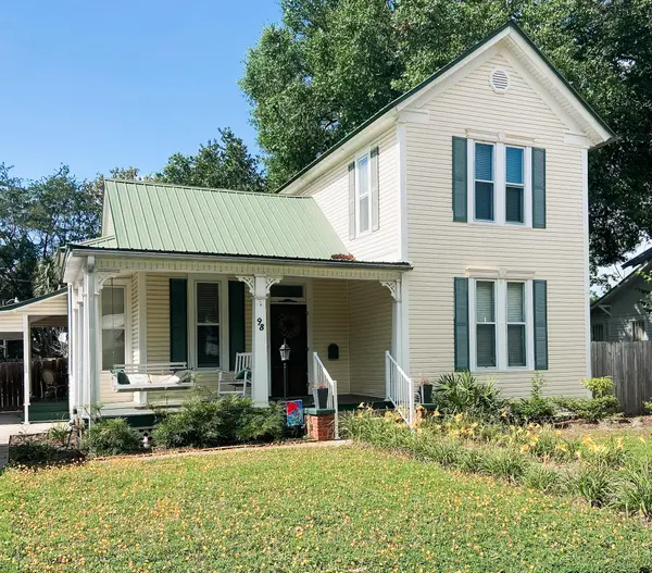 98 E Live Oak Avenue, DeFuniak Springs, FL 32435