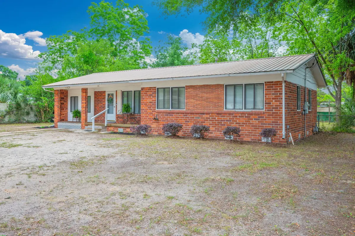 355 W First Avenue, Crestview, FL 32536 - #1