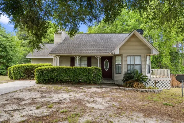 207 W Pinoak Court, Crestview, FL 32539