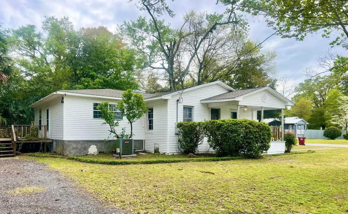 328 Dixie Street, Crestview, FL 32536 - #1