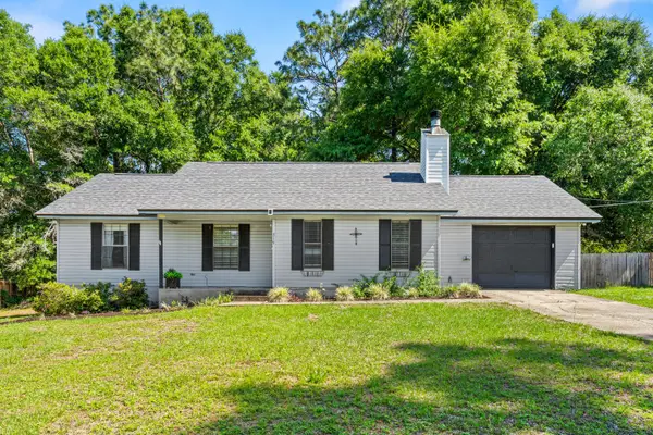 219 W Pinoak Court, Crestview, FL 32539