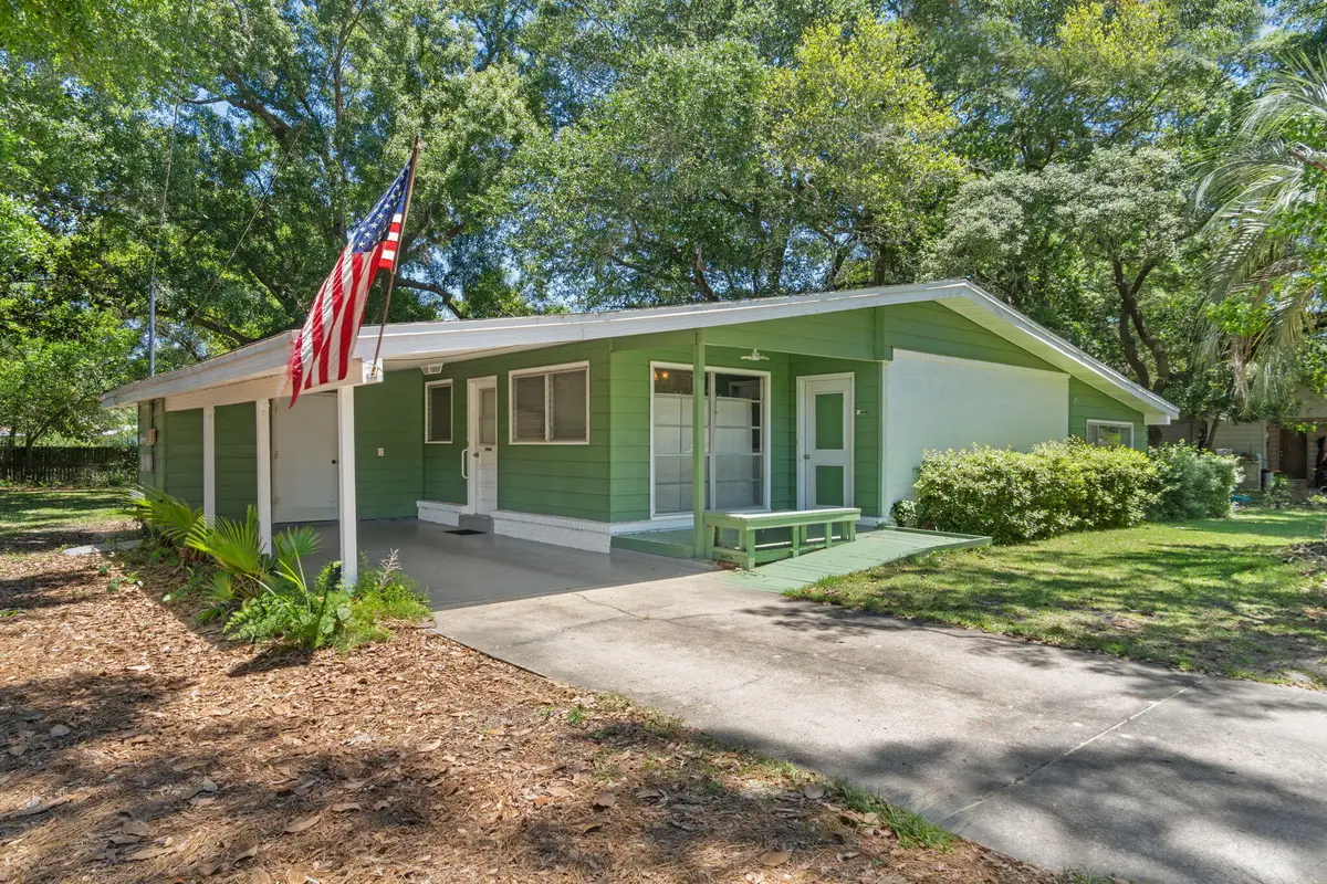 28 Magnolia Drive, Mary Esther, FL 32569 - #1