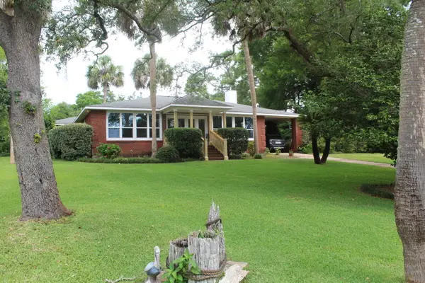 1183 N Bayshore Drive, Valparaiso, FL 32580