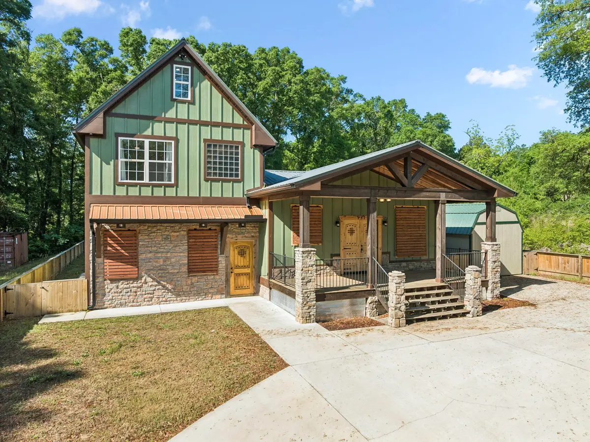 981 E Chestnut Avenue, Crestview, FL 32539 - #1