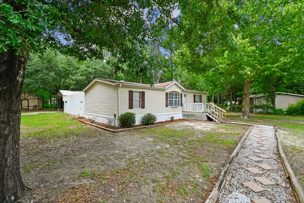 24 Oak Place, Freeport, FL 32439