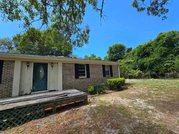 7239 East Bay Boulevard, Navarre, FL 32566
