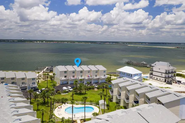 1440 Paradise Point Drive #UNIT 4, Navarre, FL 32566