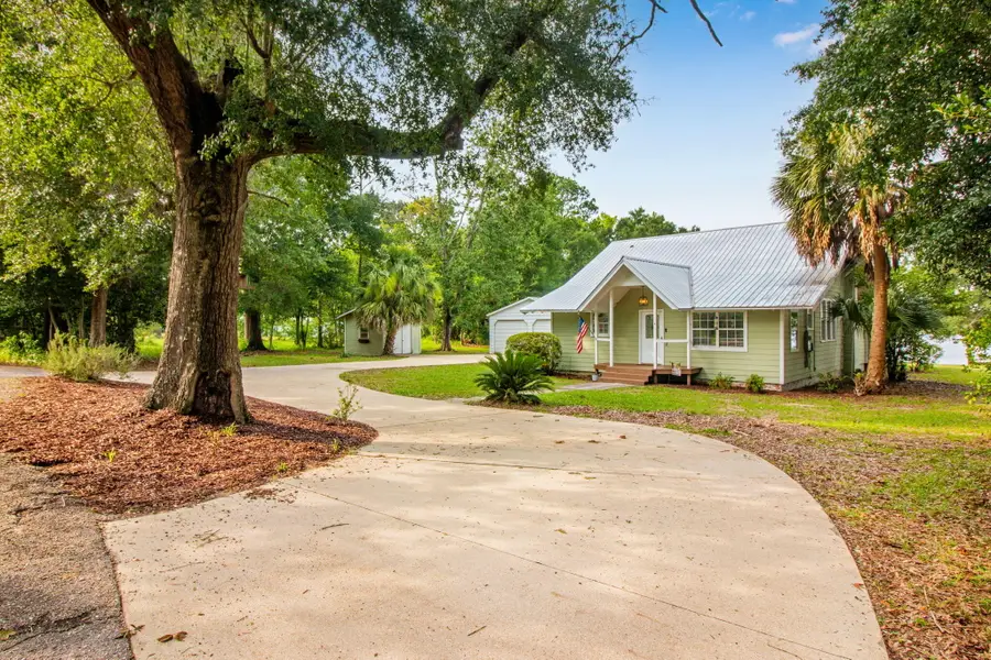 4 Engelbrecht Road, Defuniak Springs, FL 32433 - #3