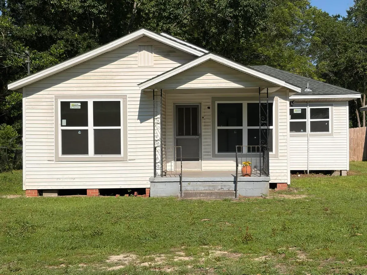 1346 N Pearl Street, Crestview, FL 32536 - #1