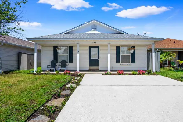 7650 Chablis Circle, Navarre, FL 32566