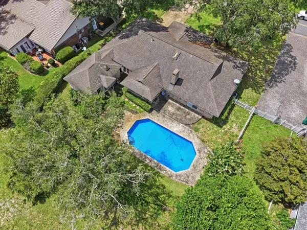85 Lake Lorraine Circle, Shalimar, FL 32579