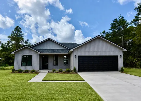 1255 Oakwood Lakes Blvd, DeFuniak Springs, FL 32433