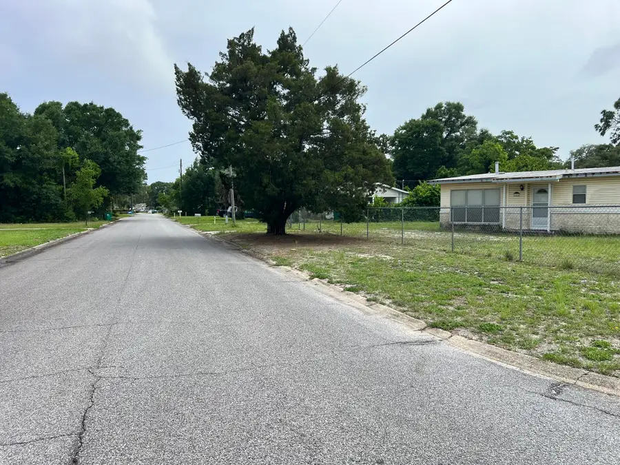 122 Thornhill Road, Fort Walton Beach, FL 32547 - #3