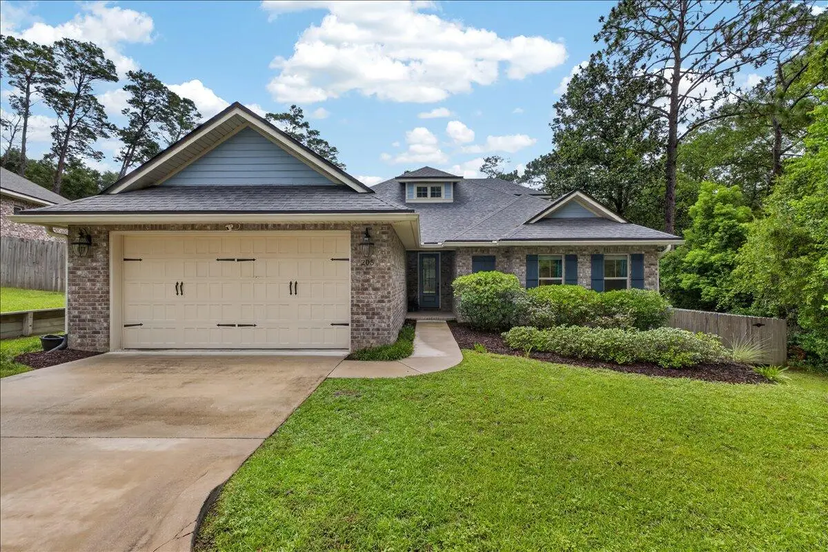 205 Hart Street, Niceville, FL 32578 - #1