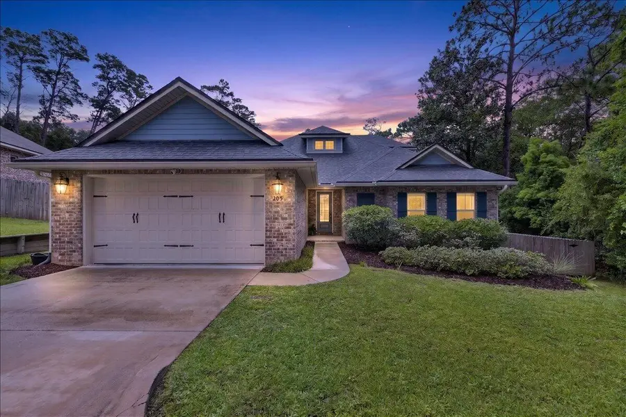 205 Hart Street, Niceville, FL 32578 - #2
