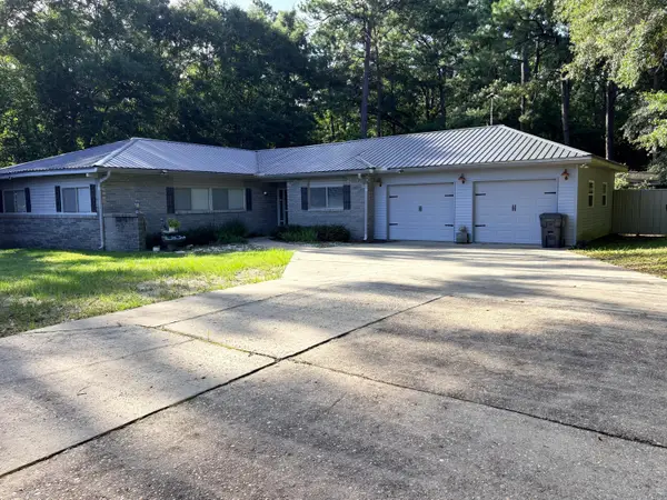 128 Pine Hill Drive, DeFuniak Springs, FL 32433