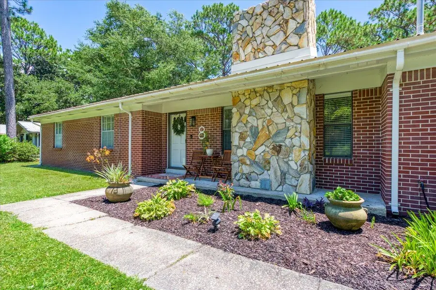 8 Longwood Drive, Shalimar, FL 32579 - #2