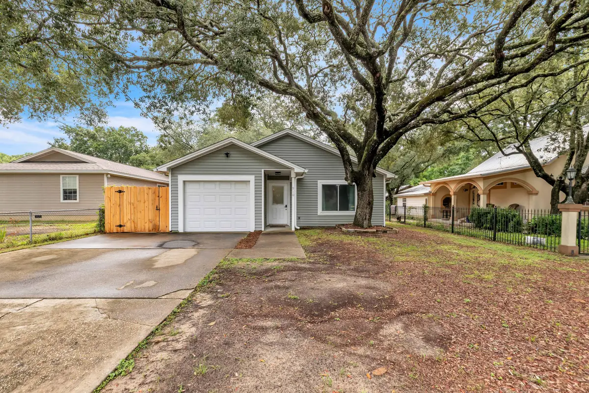 910 Linden Avenue, Niceville, FL 32578 - #1