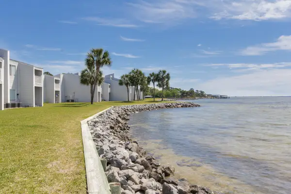 101 Old Ferry Road #10A, Shalimar, FL 32579