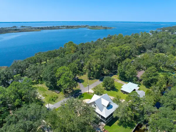 400 Pitts Bayshore Drive, Freeport, FL 32439
