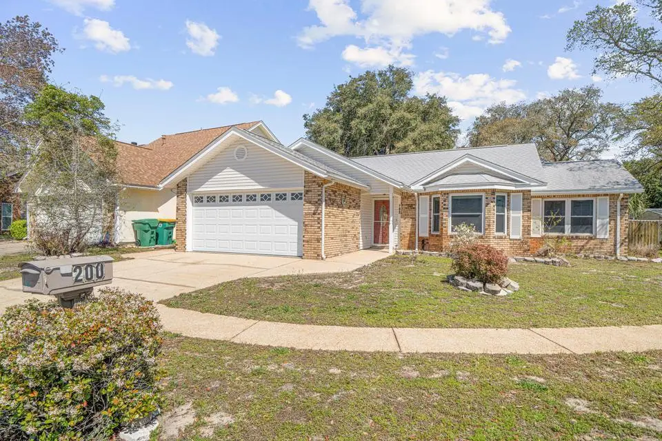 200 Woodland Park Circle, Mary Esther, FL 32569 - #1