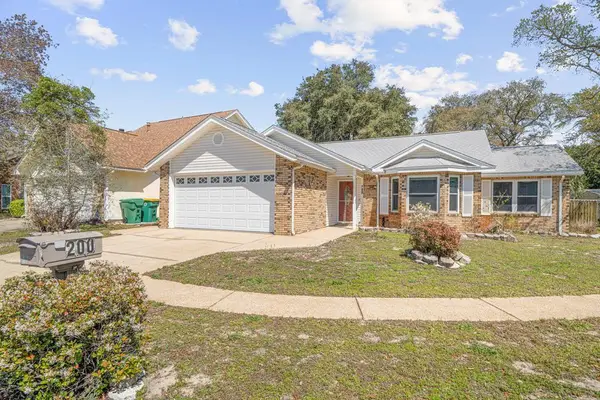 200 Woodland Park Circle, Mary Esther, FL 32569