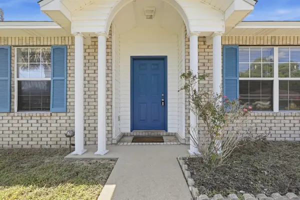 83 Stowe Road, Mary Esther, FL 32569
