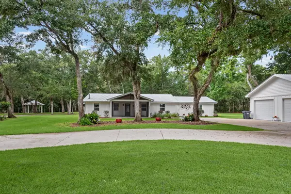 362 Red Barn Road, Freeport, FL 32439