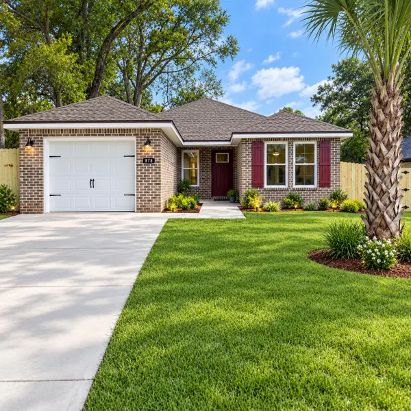 878 E Walnut Avenue, Crestview, FL 32539