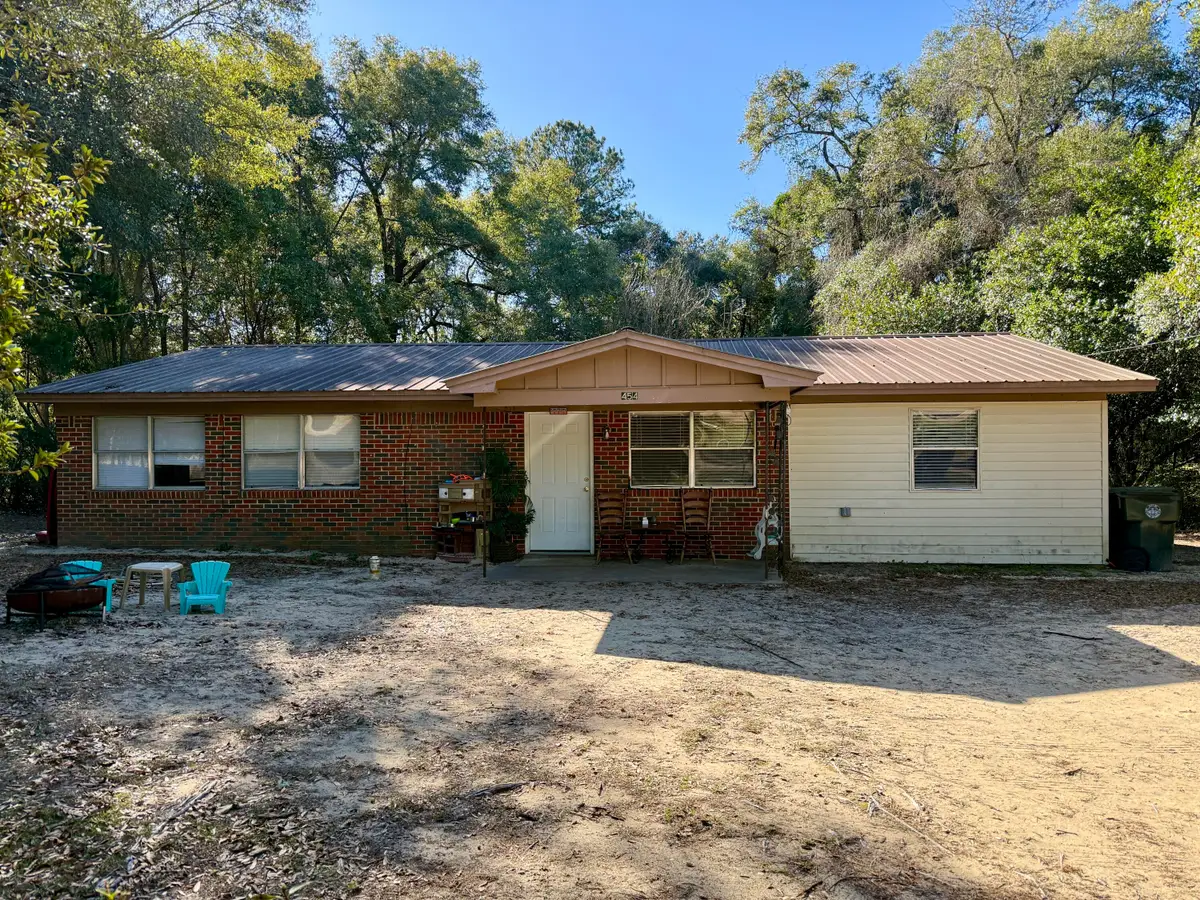 454 E Burdick Avenue, Defuniak Springs, FL 32433 - #1