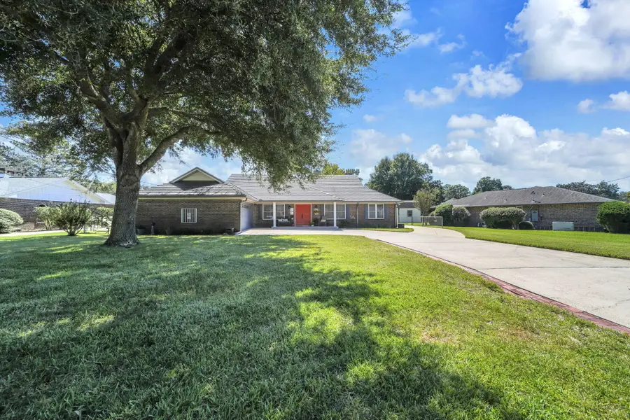 136 Country Club Road, Shalimar, FL 32579 - #2