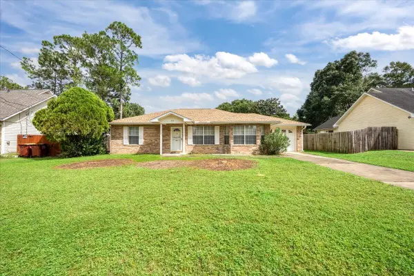 210 Water Oak Lane, Crestview, FL 32539