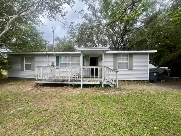 312 Hillcrest Avenue, Valparaiso, FL 32580