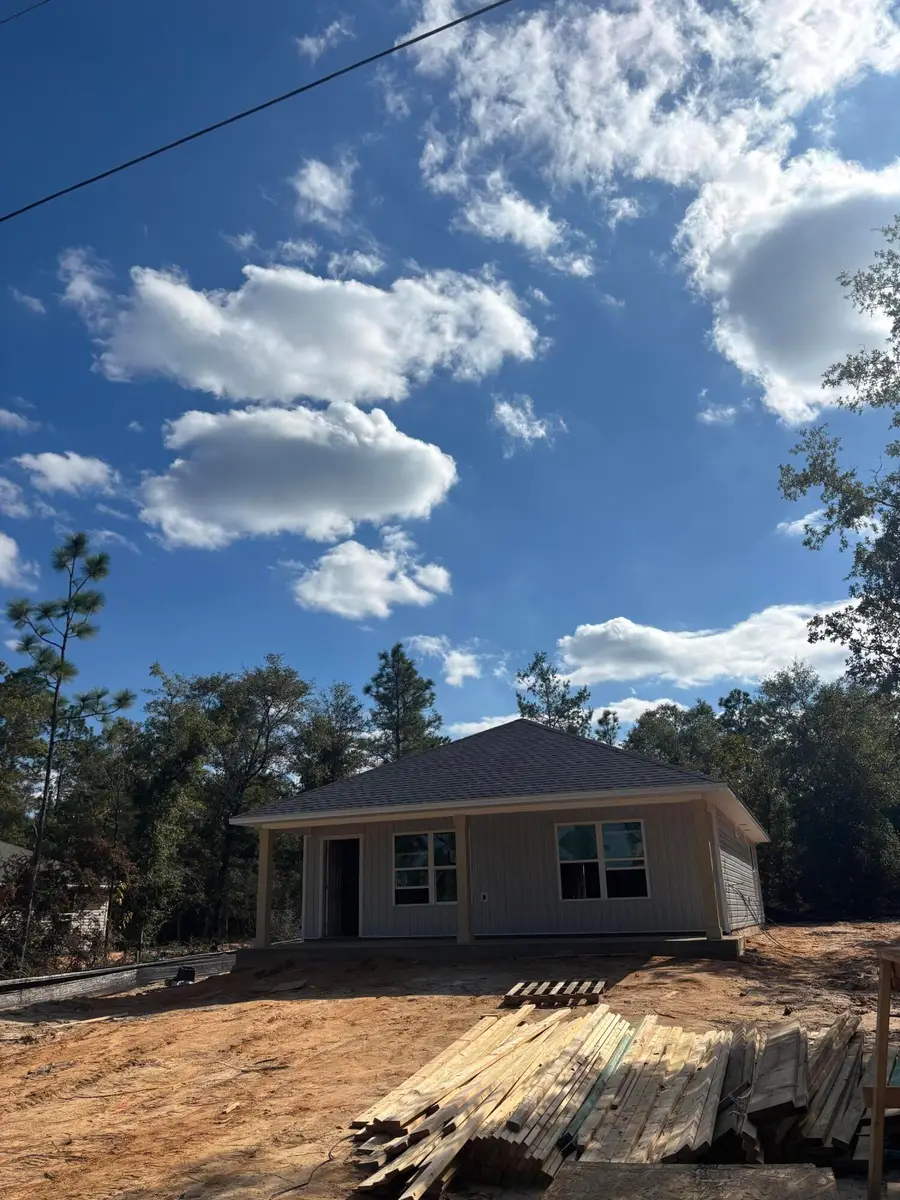 37 Pansy Ln, Defuniak Springs, FL 32433 - Image #2